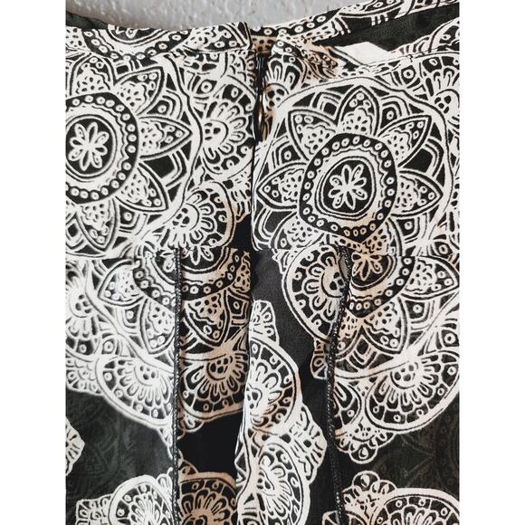 White House & Black Market Sheer Pleated Overlay Size 6 - Picture 3 of 6